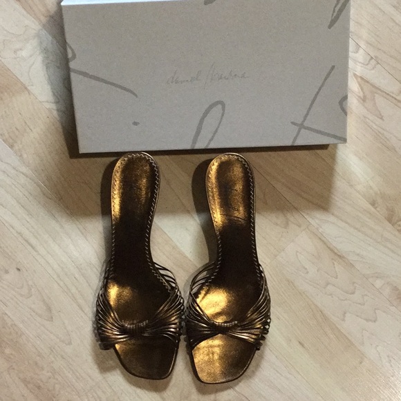 NICE! NIB Daniel Barbara Gold Kitten Heel Sandals. - Picture 2 of 6
